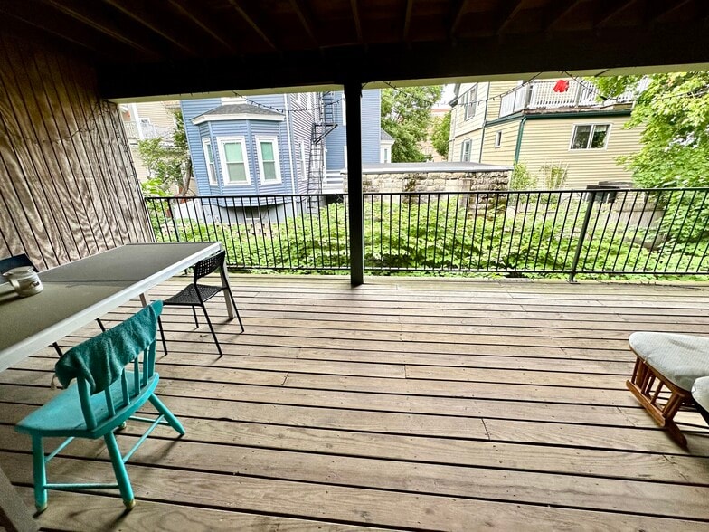 Building Photo - 223-225 Summer St. Unit 3R