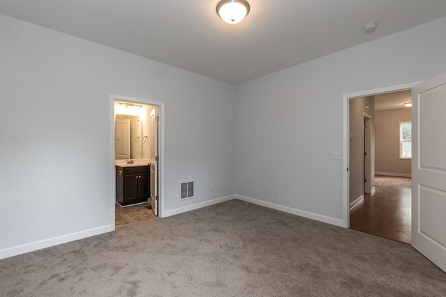 Building Photo - BEAUTIFUL Two Bedroom Home!