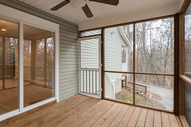 Building Photo - Central AVL - Beautiful 3/2 Cape Cod