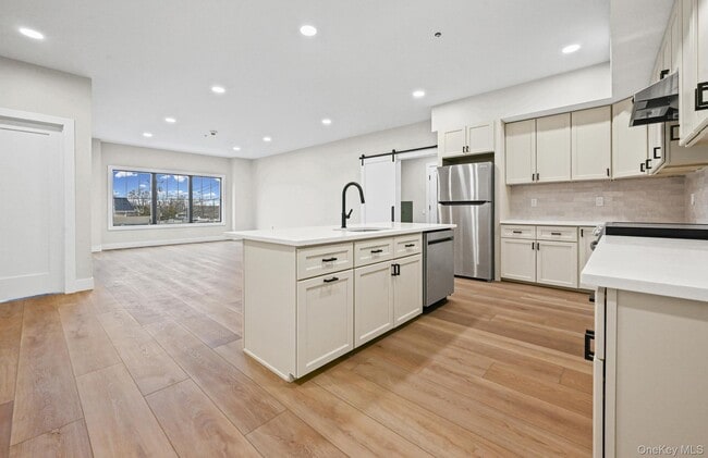 Building Photo - 80 Division St