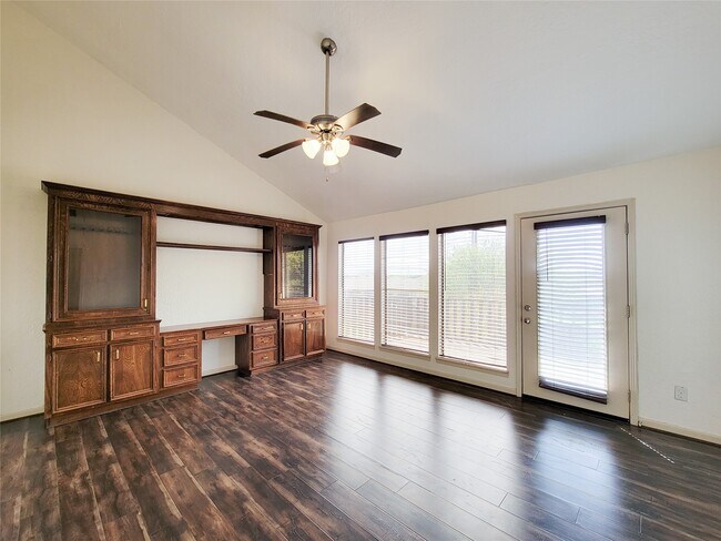 Building Photo - 4717 Country Club View