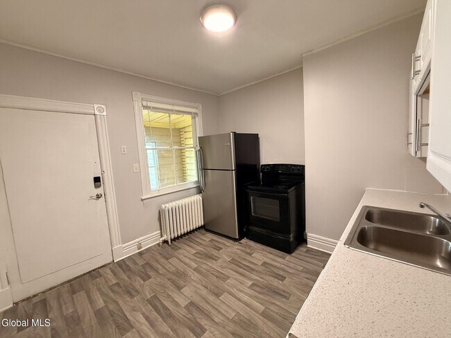 Building Photo - 531 Hamilton St