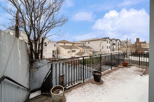 Building Photo - 220 Harrison Ave