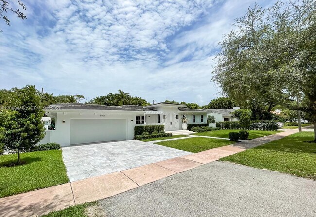 Building Photo - 6901 Almansa St
