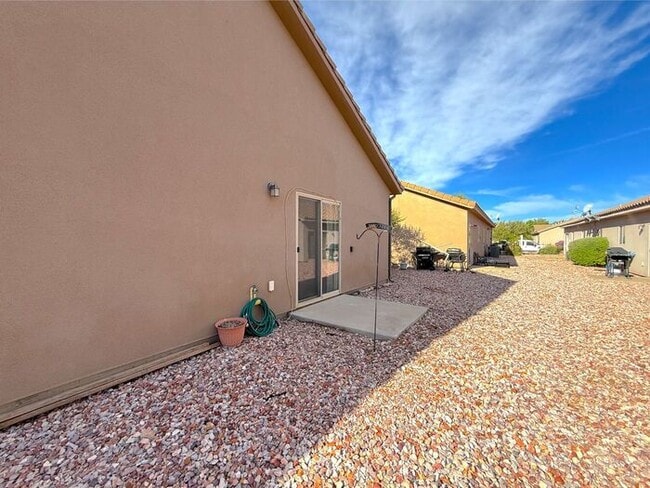 Building Photo - 3 Bed, 2 Bath, 2 Car garage Duplex Unit