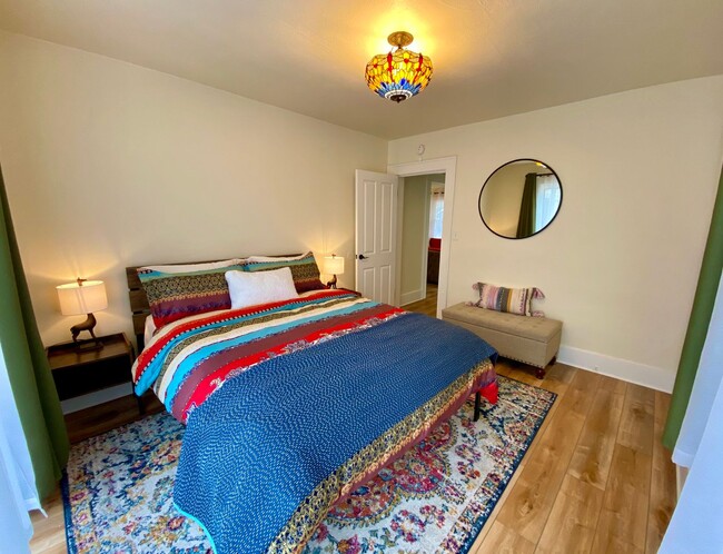 Building Photo - 3 Bedroom House Near UO Campus!! Ready for Fall 2026!