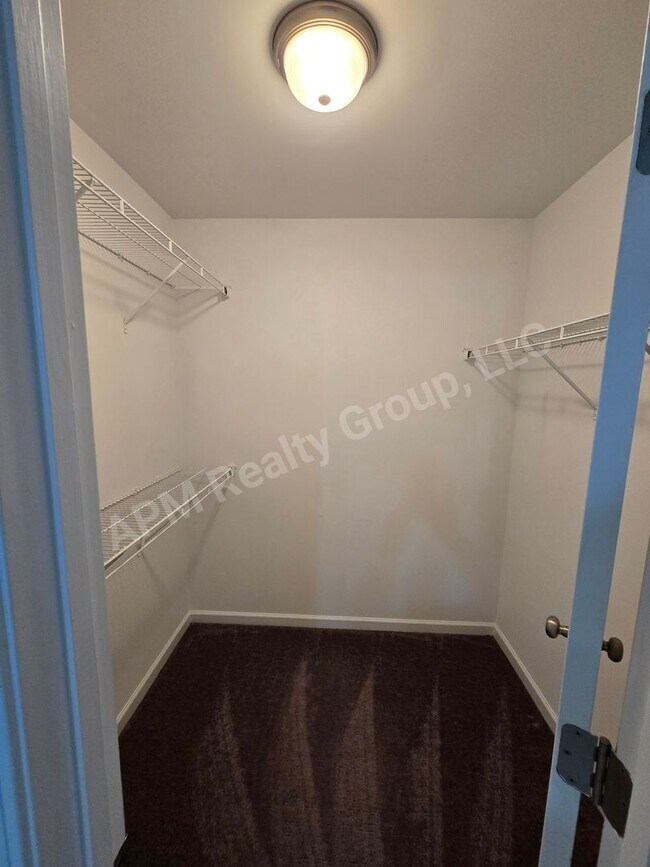 Building Photo - 212 Jasmine Pl Dr