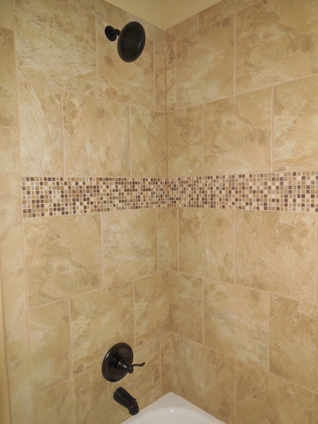 Building Photo - Fully Furnished Three Bedroom, Two Bathroo...