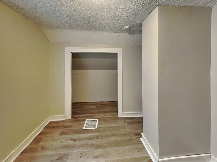 Building Photo - 3601 N Thomas Ave