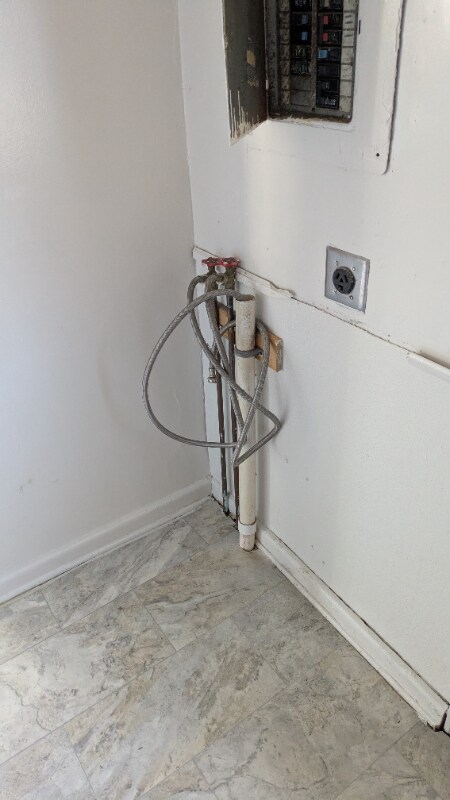 Building Photo - 623 Dudley Ave