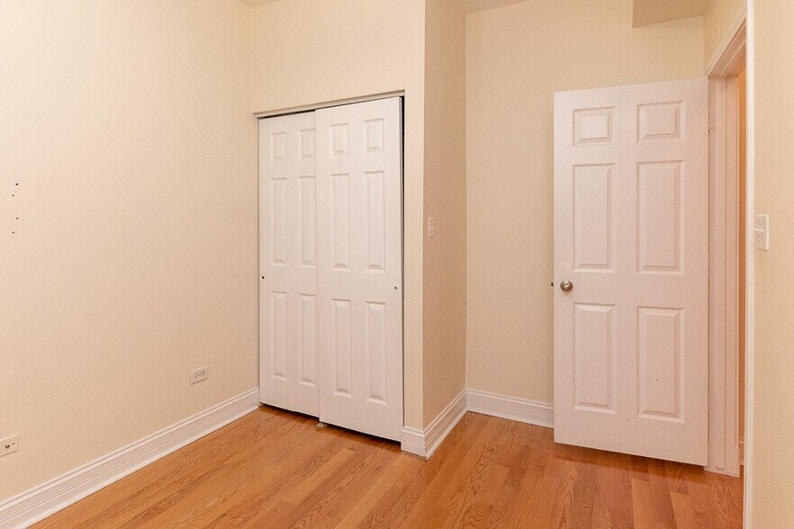 Building Photo - 2537 N Kildare Ave