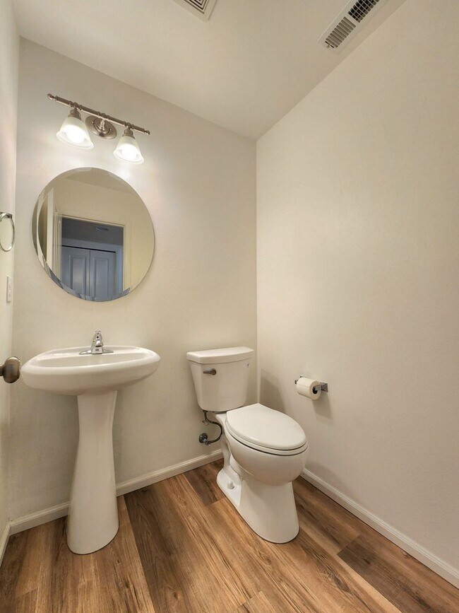 Building Photo - Prime Amber Skyline Home for Lease: Comfort and Convenience Await