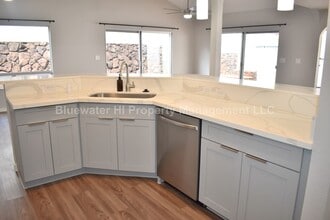 Building Photo - Renovated Single Level 3/2 w/ garage Waipi...