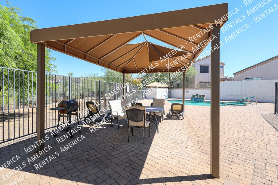 Building Photo - 2950 W Louise Dr