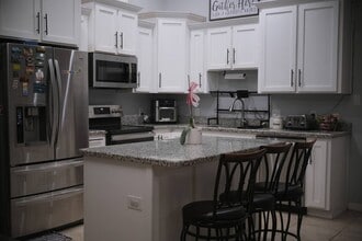Building Photo - Comfortable 4BR/2BA Home with Yard & Parki...