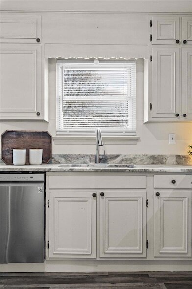 Building Photo - 9121 Potomac Dr