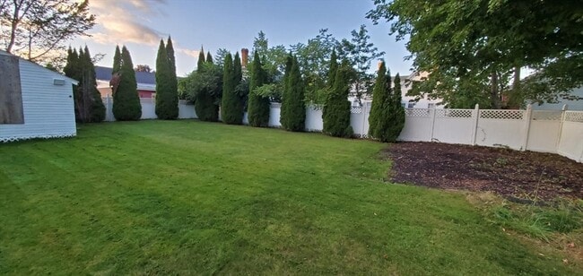 Building Photo - 20-24-24 Walnut St