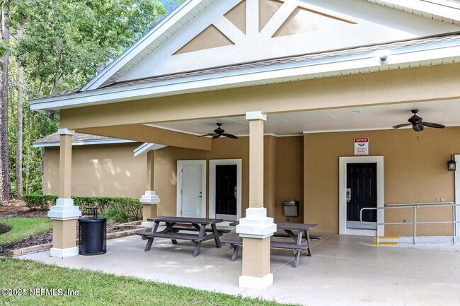 Building Photo - 701 Lake Stone Cir
