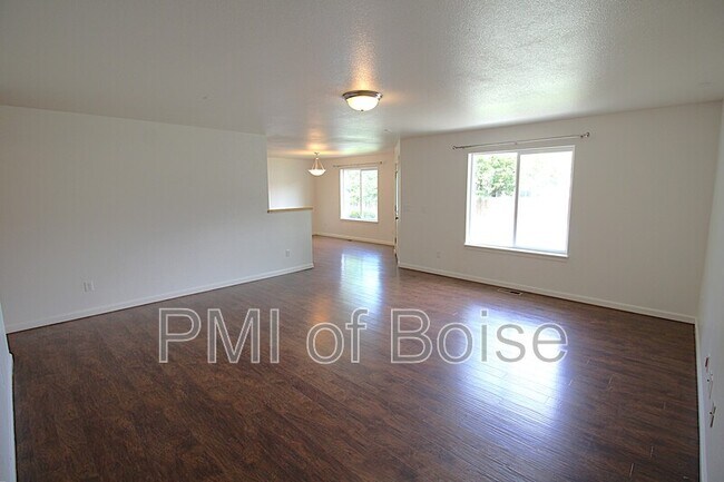 Building Photo - 1160 S Ruler Ave