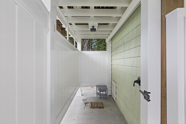 Building Photo - 184 Grandview Dr