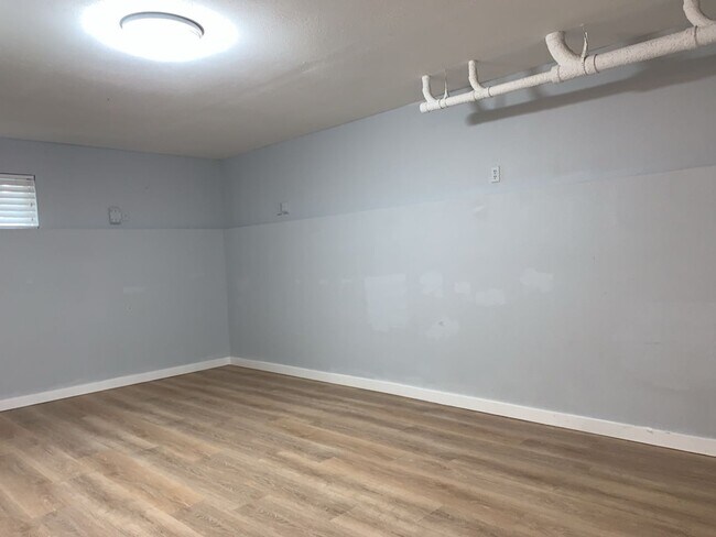 Building Photo - Spacious 3 Bed 2.5 bath Kent Split-Level home