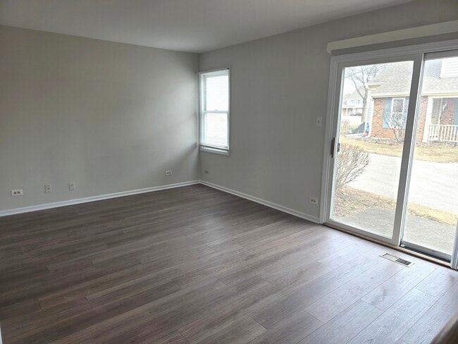 Building Photo - 2549 College Hill Cir