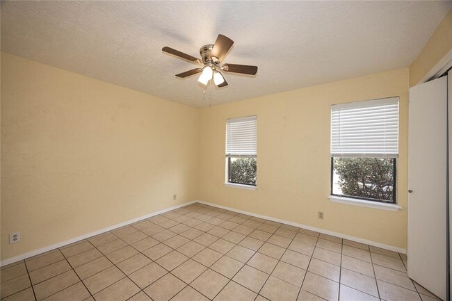 Building Photo - 15 Cypress Fairway Village