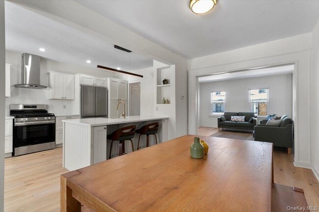 Building Photo - 8 S Cedar St