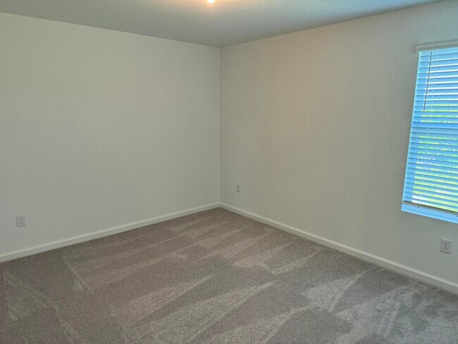 Building Photo - 664 Carlyle Wy