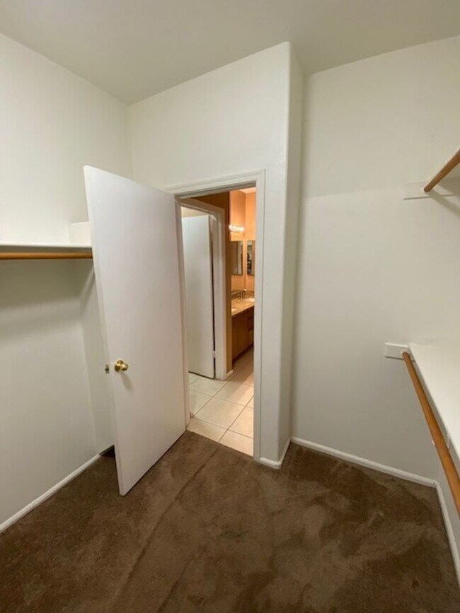 Building Photo - Beautiful 3-Bedroom Home with Vaulted Ceilings & Private Fenced Yard