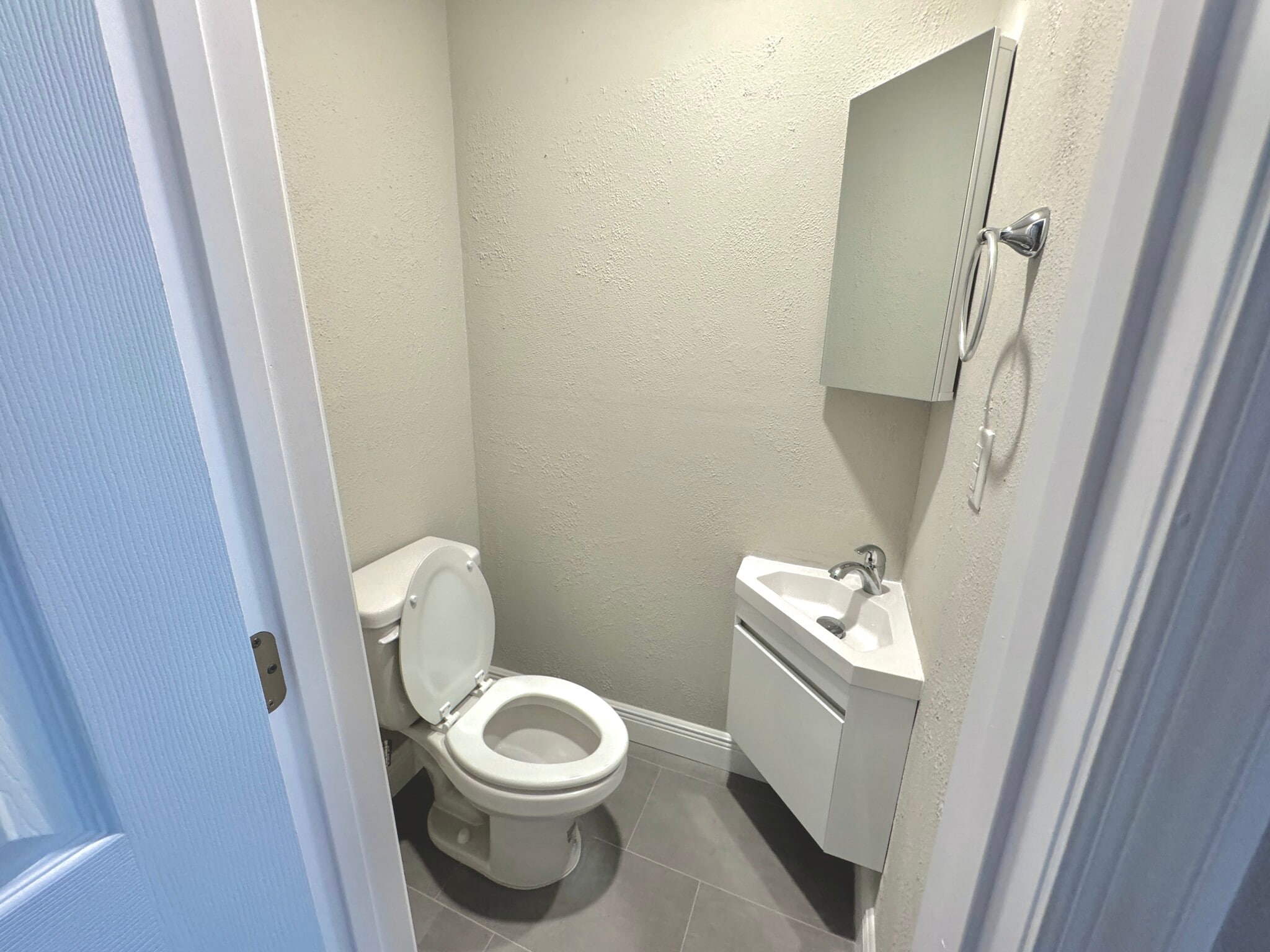 Building Photo - 6054 Amberly Ct