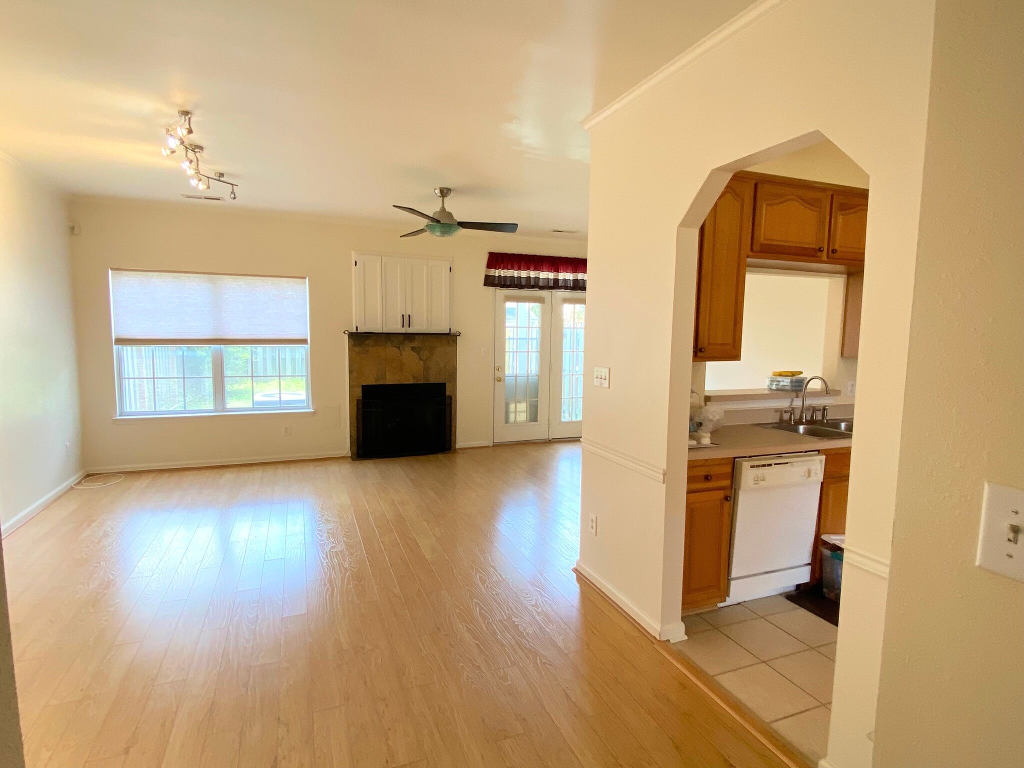 Living - 2509 Hartley St