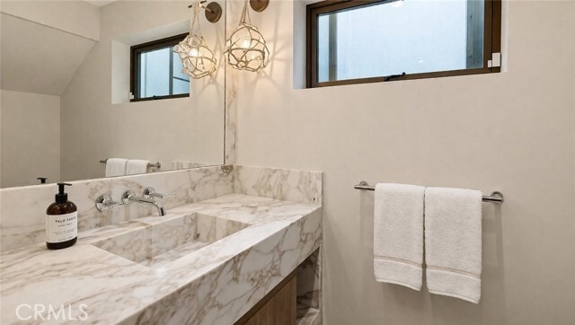 Building Photo - 716 The Strand