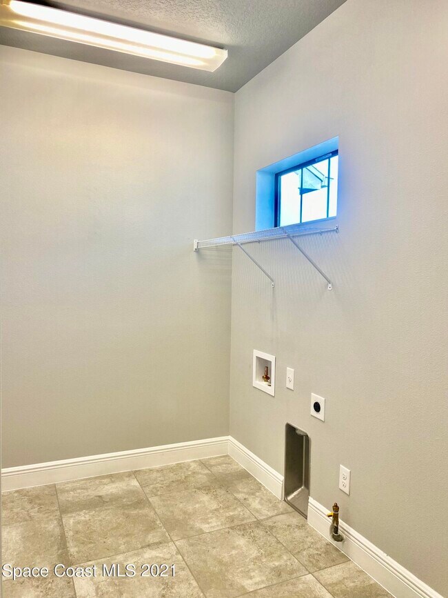 Building Photo - 2715 Vuldarno Ln