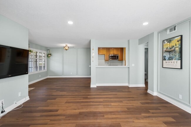 Building Photo - 2262 Martinique Ln