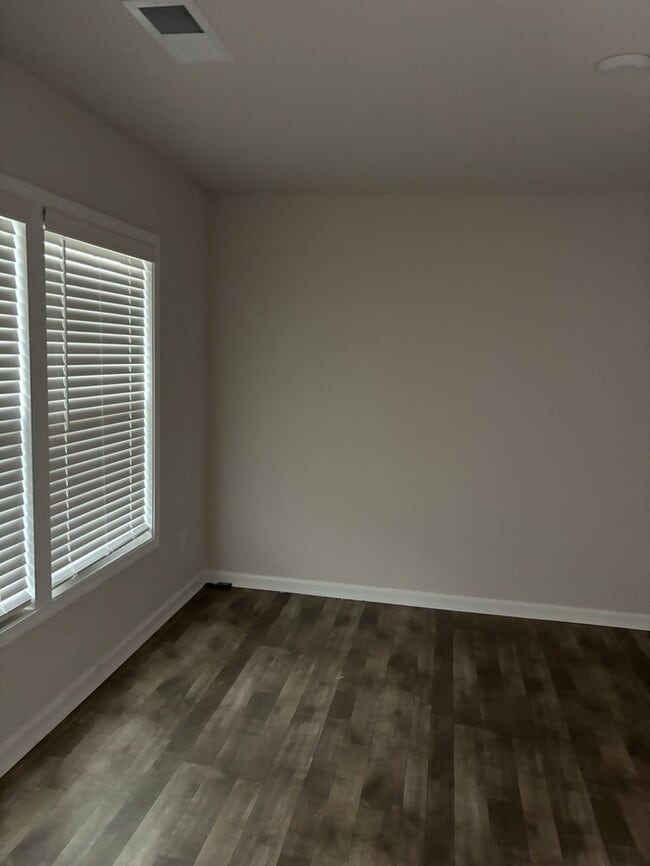 Building Photo - 1057 Field Strip Rd