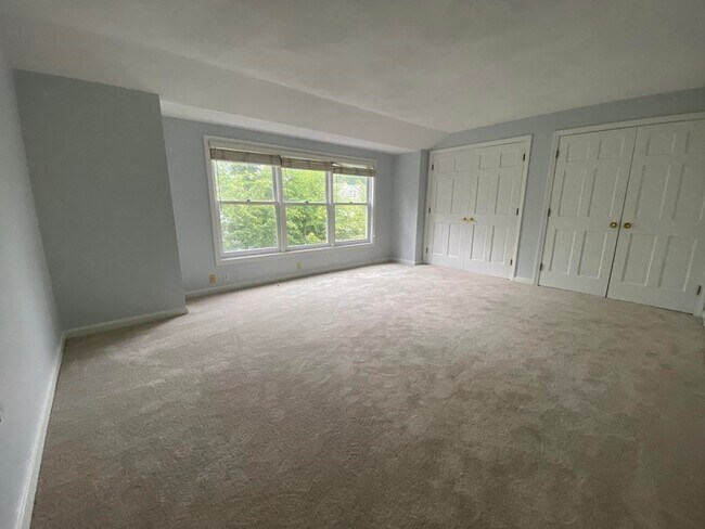 Building Photo - 1047 Washington St