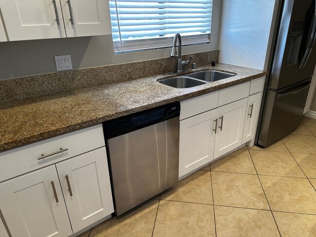 Building Photo - Freshly Updated 3bd/2ba home for rent!