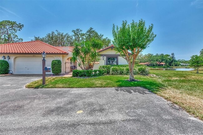 Primary Photo - 5651 Golf Pointe Dr