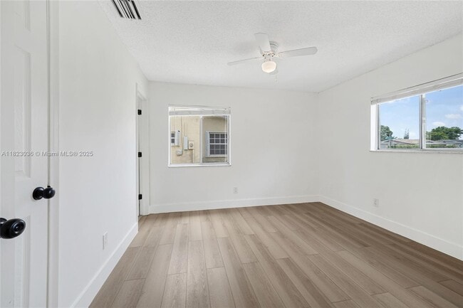 Building Photo - 2530 NW 26th Ave