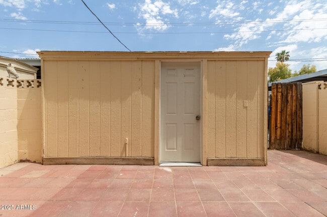 Building Photo - 4715 S Mill Ave