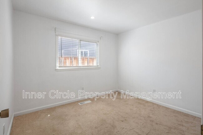 Building Photo - 2225 Mt Whitney Dr