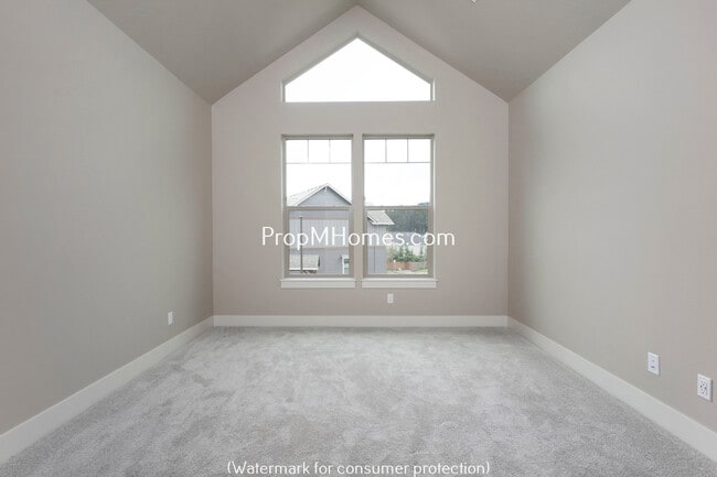 Building Photo - Stunning Craftsmanship In this Three Bedroom Townhome In Damascus!