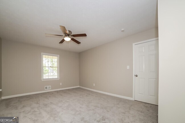 Building Photo - 2780 Deerfield Dr