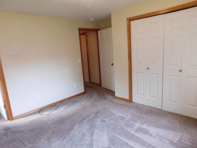 Building Photo - 2Bd/1.5Ba Single Story House - Available to View!