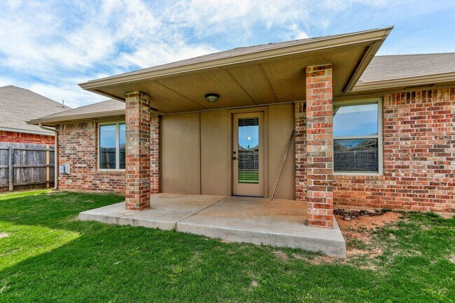 Building Photo - AVAILABLE 3-15-2020  FOR OCCUPANCY IN YUKON, MUSTANG SCHOOLS!