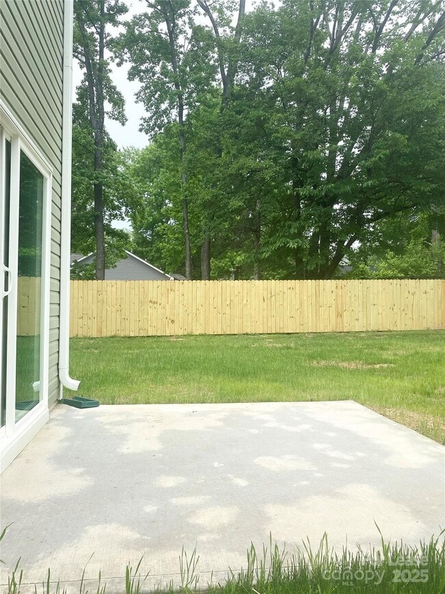 Building Photo - 6305 Lake Dr