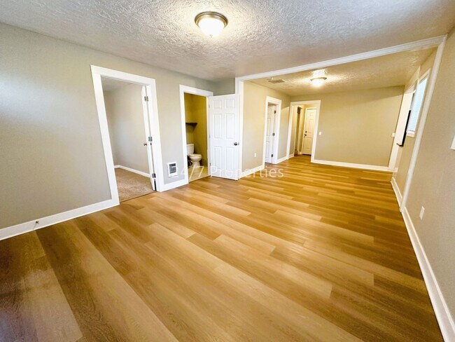 Building Photo - Charming 2 BD | 2 BA Home with A/C in Salem
