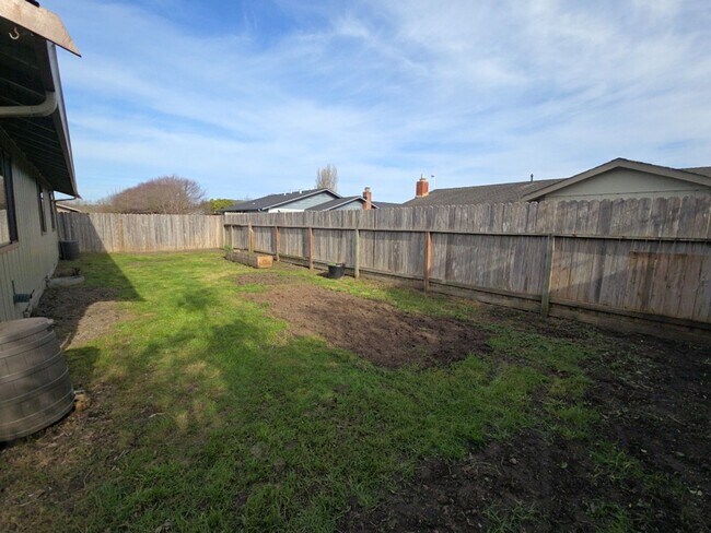 Building Photo - Remodeled 3BD/2A Arcata home close to parks, schools!