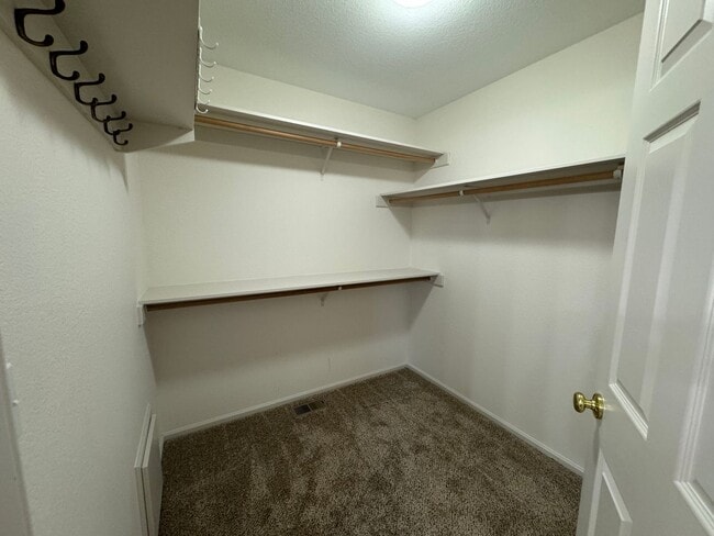 Building Photo - 3 bedroom 2 bath home in Sutherlin